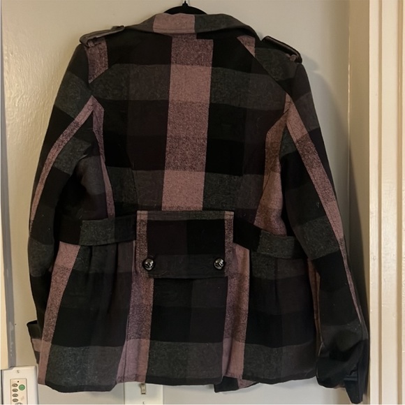 Buttoned Jacket - Picture 2 of 6